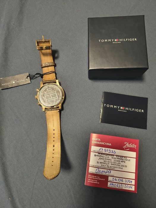 Zegarek męski Tommy Hilfiger granatowy z brązowym skórzanym paskiem