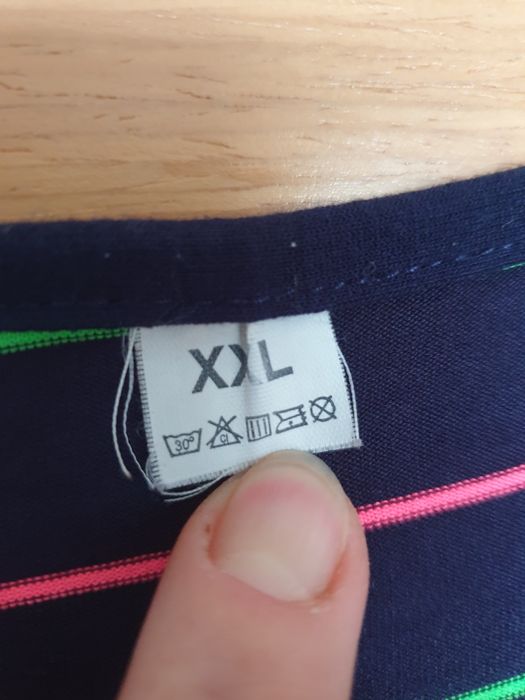 Sprzedam damską sukienkę w paski z kieszeniami