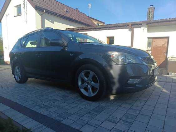 sprzedam samochód kia ceed