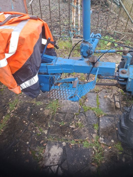 Motocultivador com caixa de velocidades e reboque