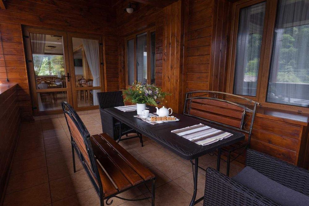 Продається будинок у серці Карпат зі СПА та критим басейном