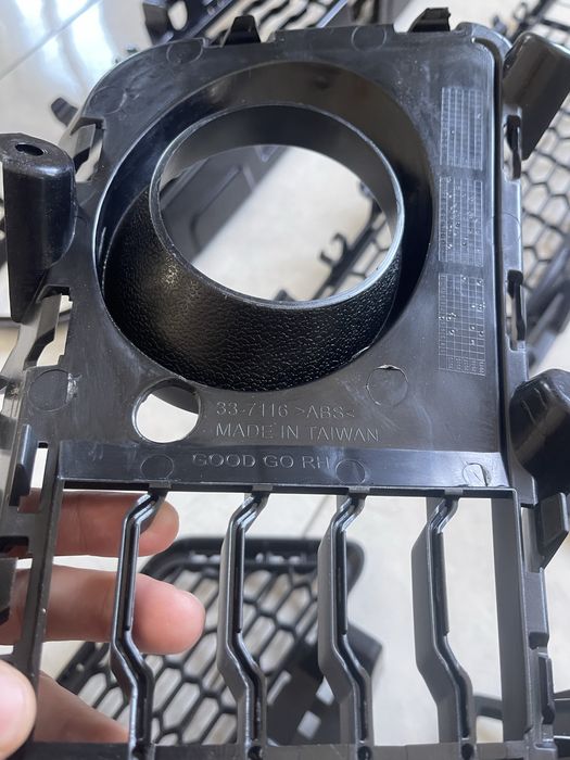 Решітки в бампер bmw F30 F32 F33 F36 F10 F11м пакет центральна решітка