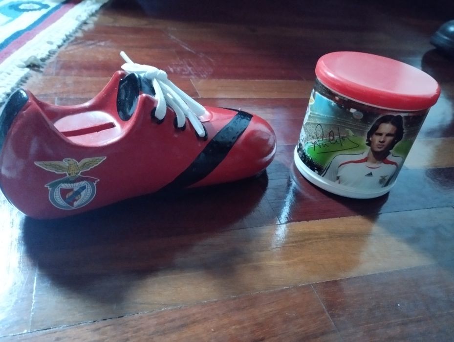 Mealheiro e caneca autógrafada do Benfica