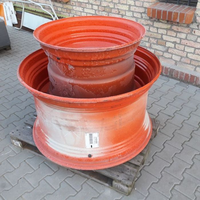 Claas FELGI AXION 810-850  Felgi przednie Axion 810 850