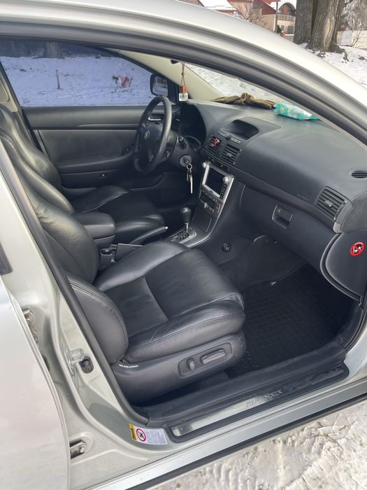 Продам Toyota avensis