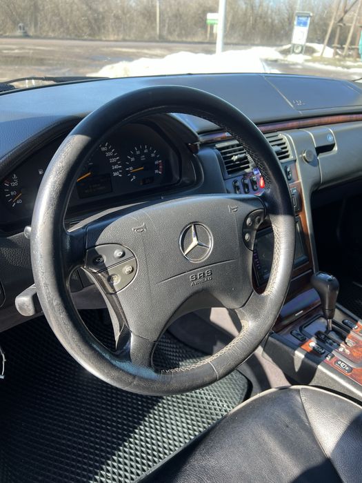 Mercedes Benz 210 4.3 газ бенз