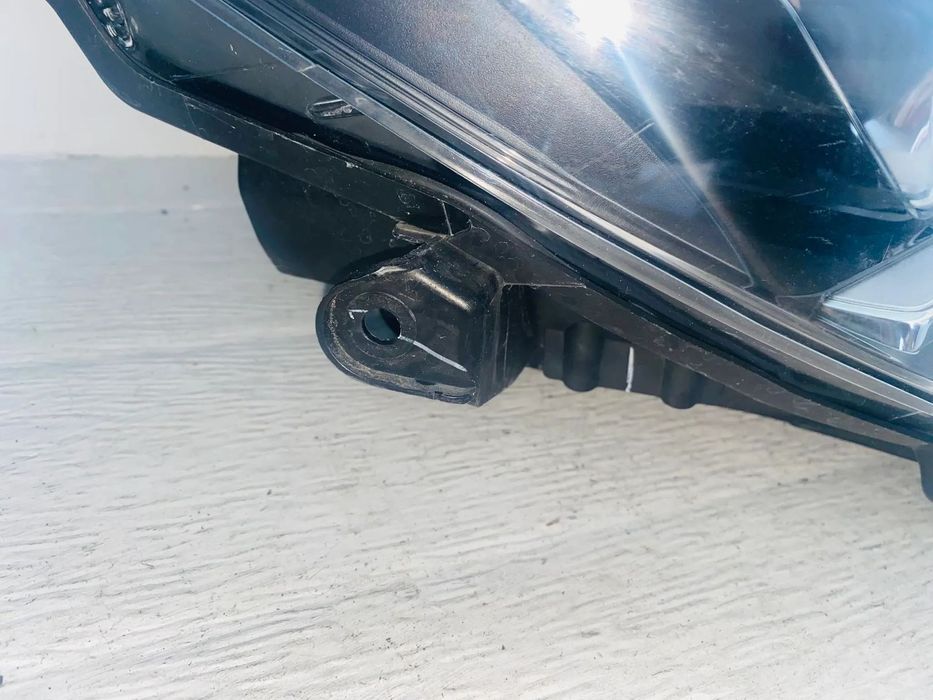 Farol Direito Toyota Yaris - 2017 / 2020