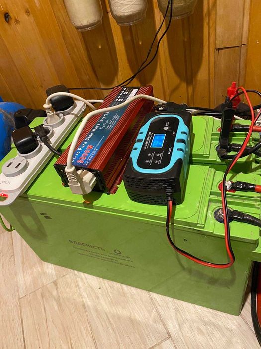 Будинок з ремонтом, є твердопаливний котел та резервне живлення