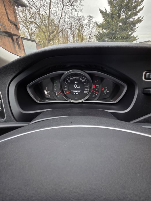 Volvo v40 D2 (23.12.2013)