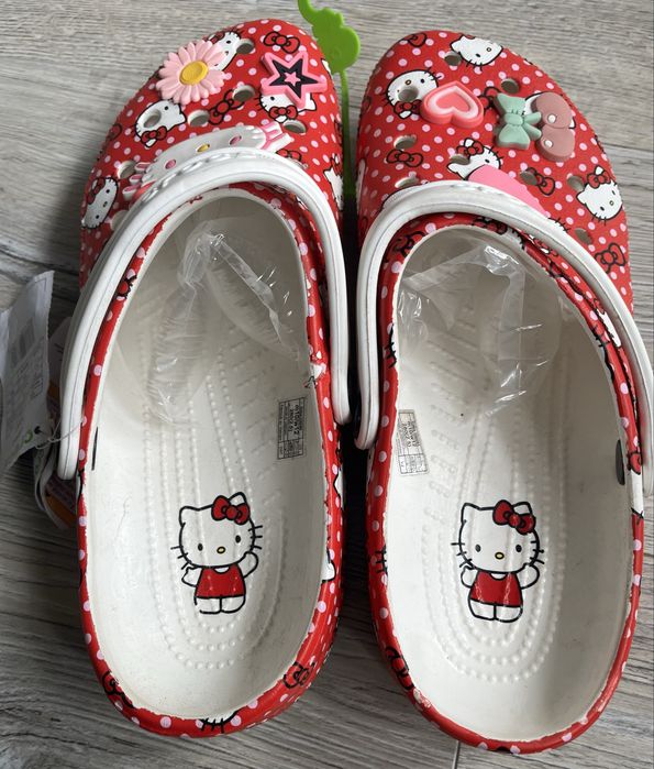 Nowe damskie klapki Crocs  Hello Kitty 41-42