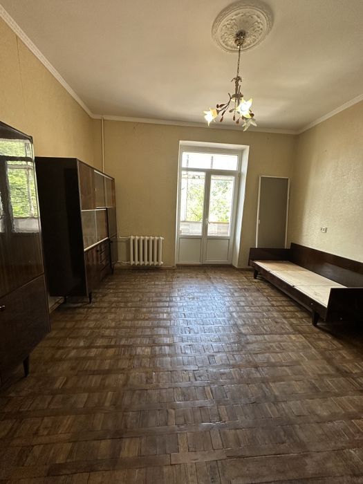 Продам 3х комнатную квартиру "сталинка" ул. Пушкинская, район старого ЖД вокзала