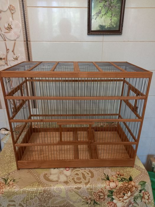 Деревянные клетки для  птиц