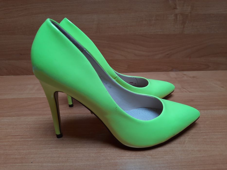 Szpilki żółte neonowe 38 w szpic