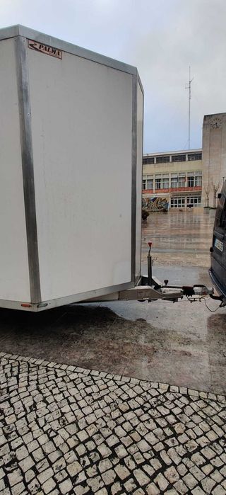 reboque de carga caixa fechada