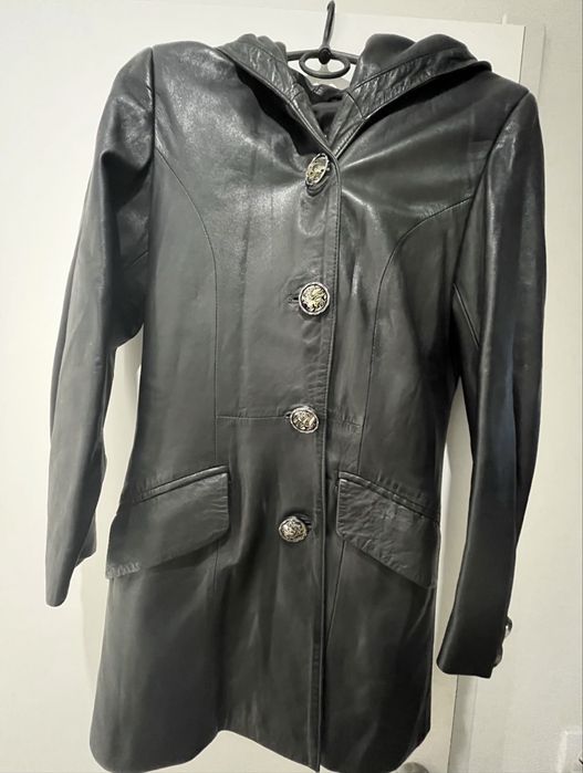 Шкіряне пальто з капюшоном