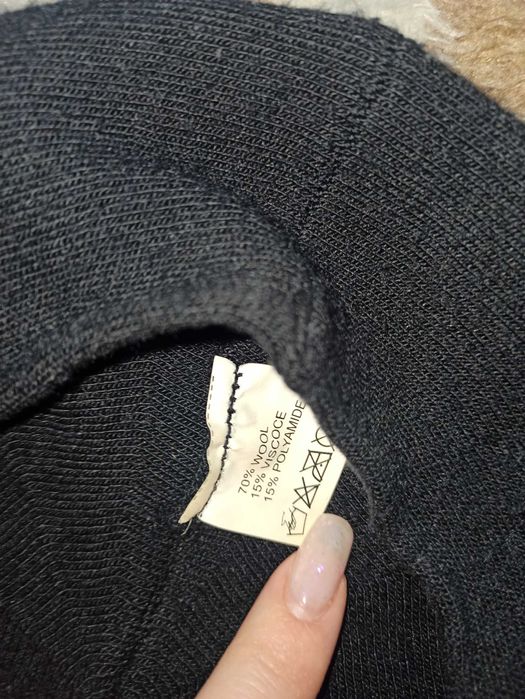 Чорний шерстяний берет