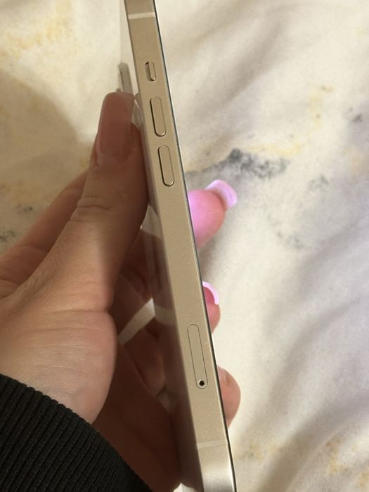 Телефон iPhone 13