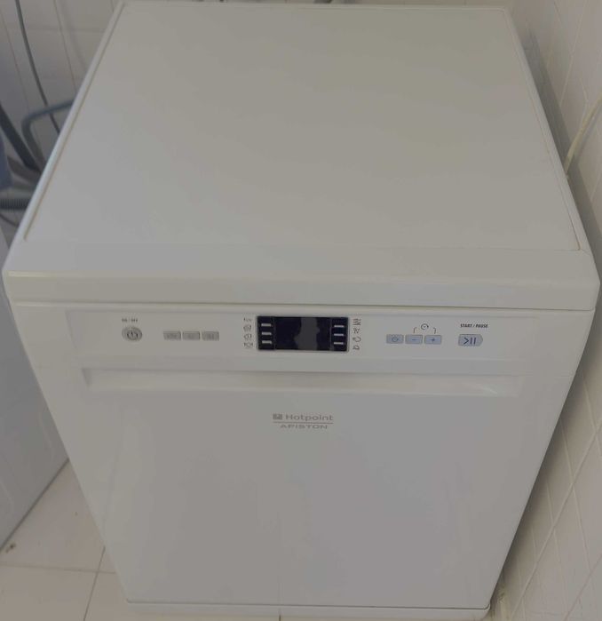 Máquina de Lavar Loiça Hotpoint LFF 8S112