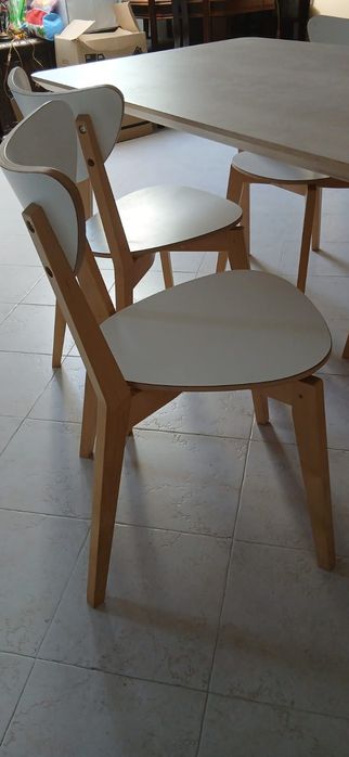 Mesa e cadeiras IKEA em excelente estado