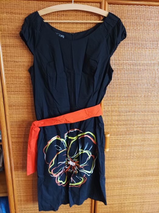 Czarna sukienka marki Ryłko