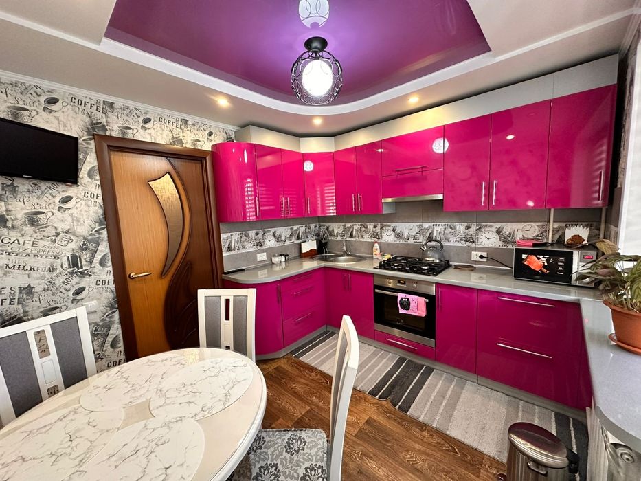 Квартира 2-х кімнатна подобово 1500 від . Світло та інтернет є завжди.