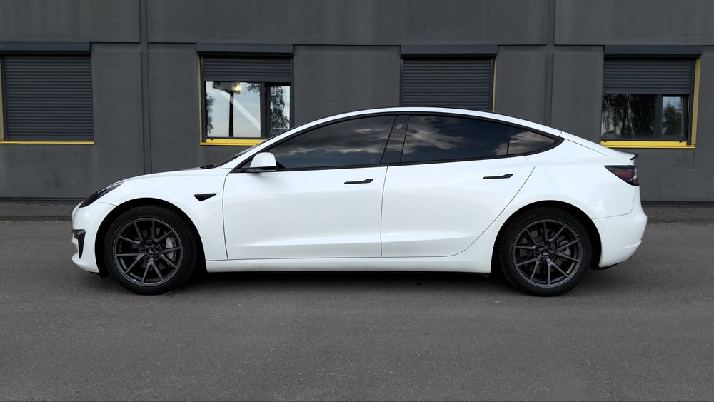 Tesla Model 3 - 2022 рік - Long Range Dual Motor