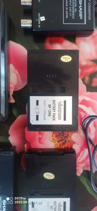 Ładowarka  Sharp AA-73S do kamery w zestawie z bateriami