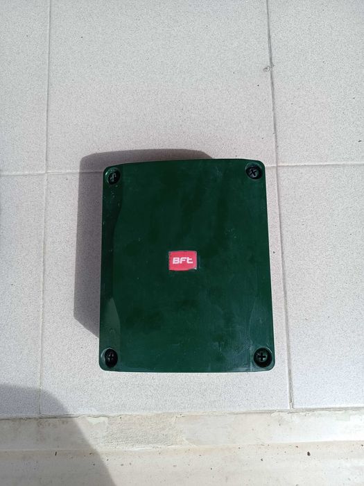 Motor eléctrico BFT de portão 2 braços