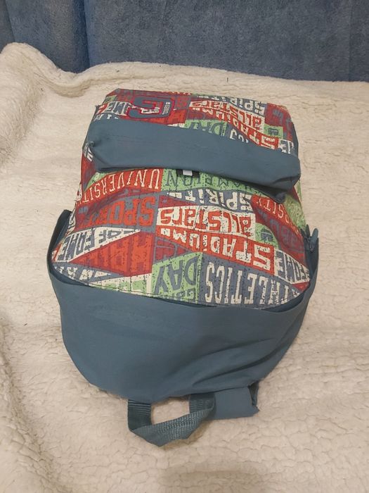 Фирменный обалденный рюкзачок б.у.в отличном состоянии.