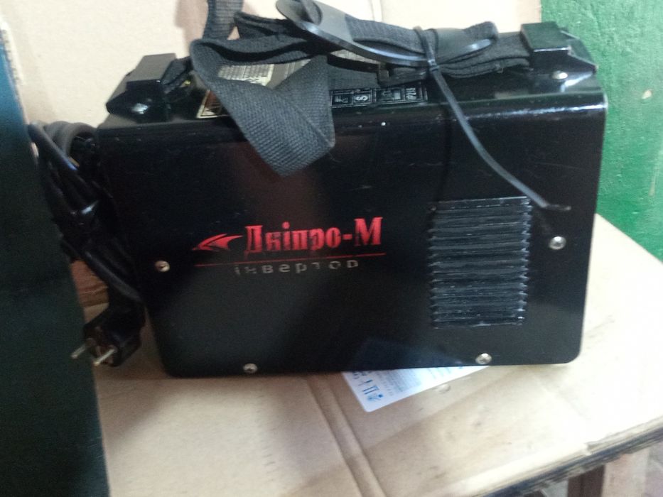 Сварочный инвентор Днипро- М 200 D + маска хамелеон