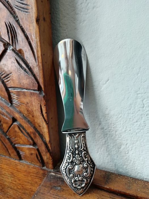 Calçadeira com o cabo em prata