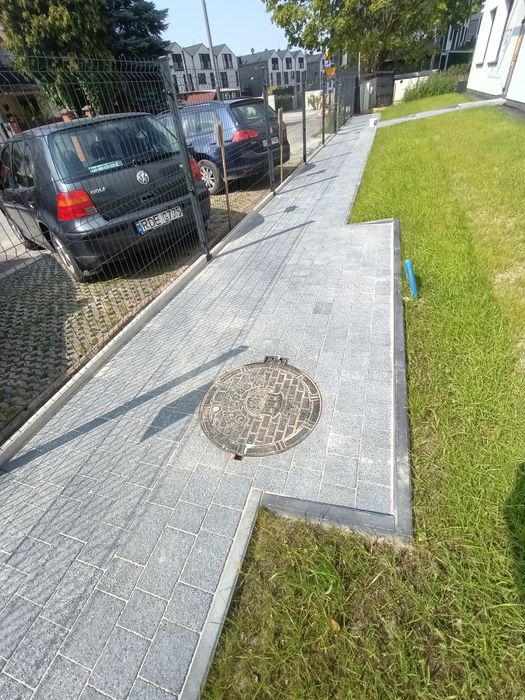 Transport, minikoparka, koparko ładowarka, kucie betonu, kostka brukow