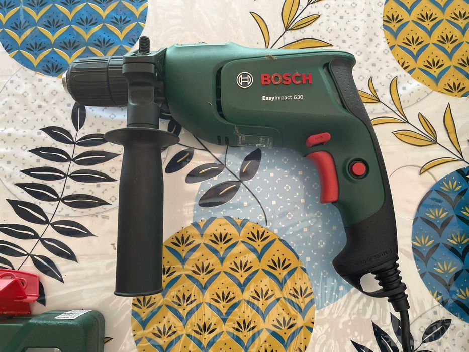 Taladro Bosch e conjunto de brocas
