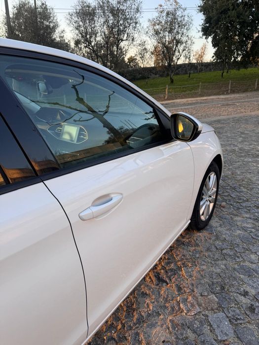 Peugeot 308 1.6hdi  120cv