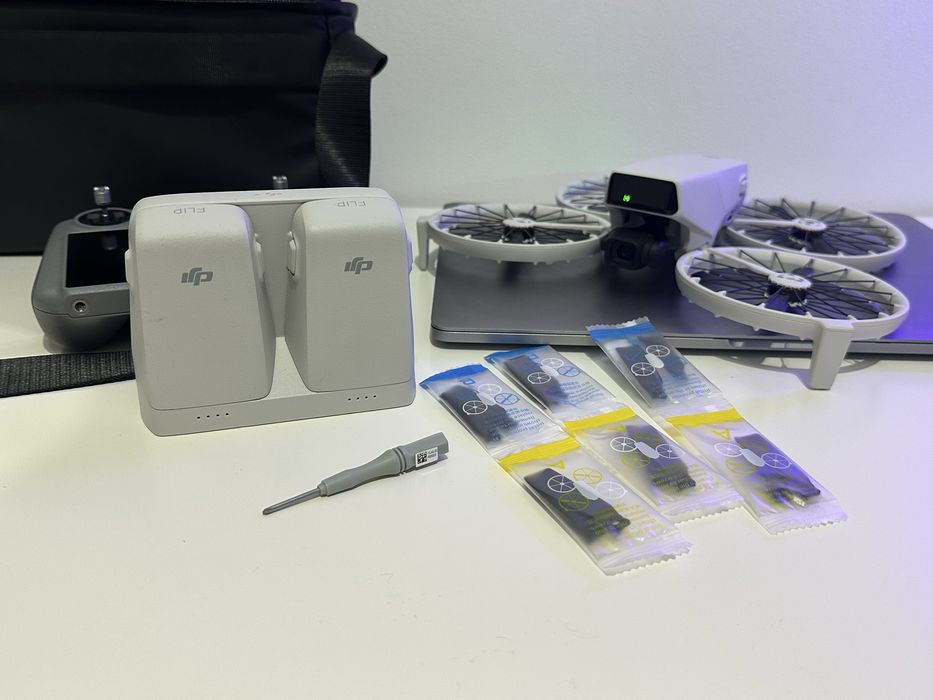 Drone DJI Flip (Fly More Combo)