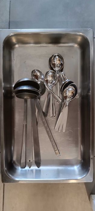 Conchas e colheres de sobremesa grandes/sopa