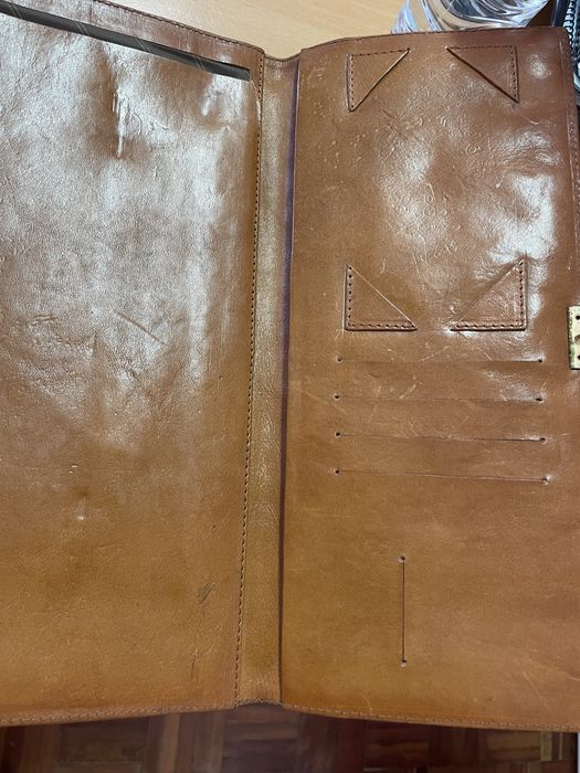 Pasta em pele castanha Pierre Cardin