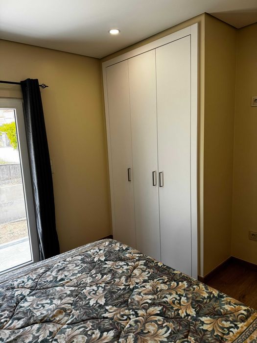 Quarto c/ Cama de Casal e Varanda em T3 a Estrear – Loures (Bairro da Vitória) - Perto Hospital Beatriz Ângelo