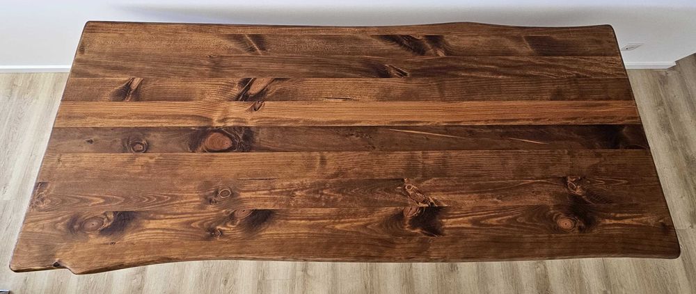 Mesa de madeira rústica