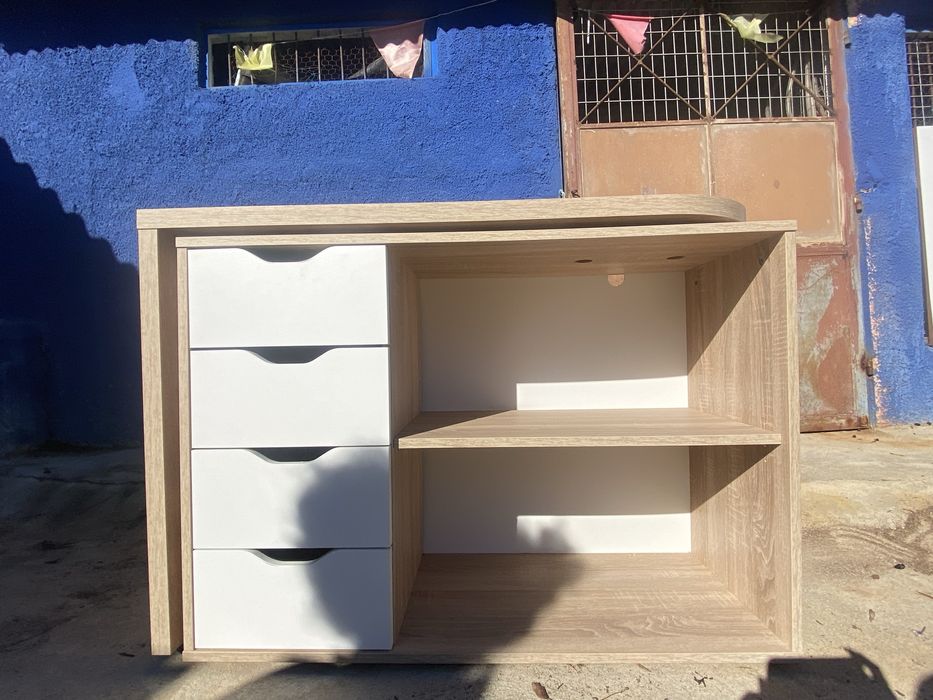 Secretaria usada praticamente nova/ used desk basically new