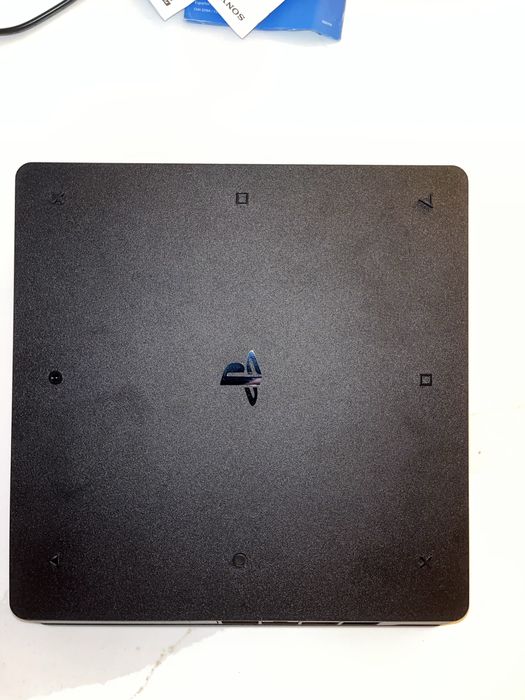 PlayStation 4 (PS4) 1TB + 2 controllers + accessories – Very good condition64171755163267123