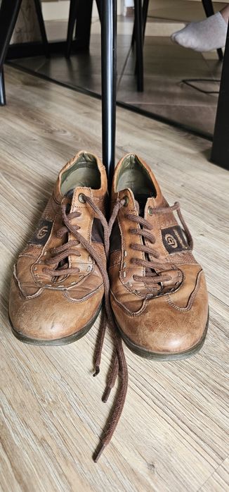 Bugatti skórzane męskie buty rozmiar 43 wkładka 28,5cm używane