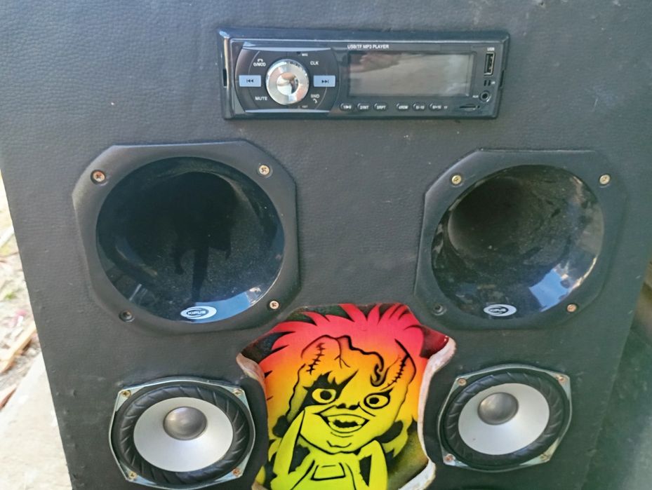 Caixa de som com rádio