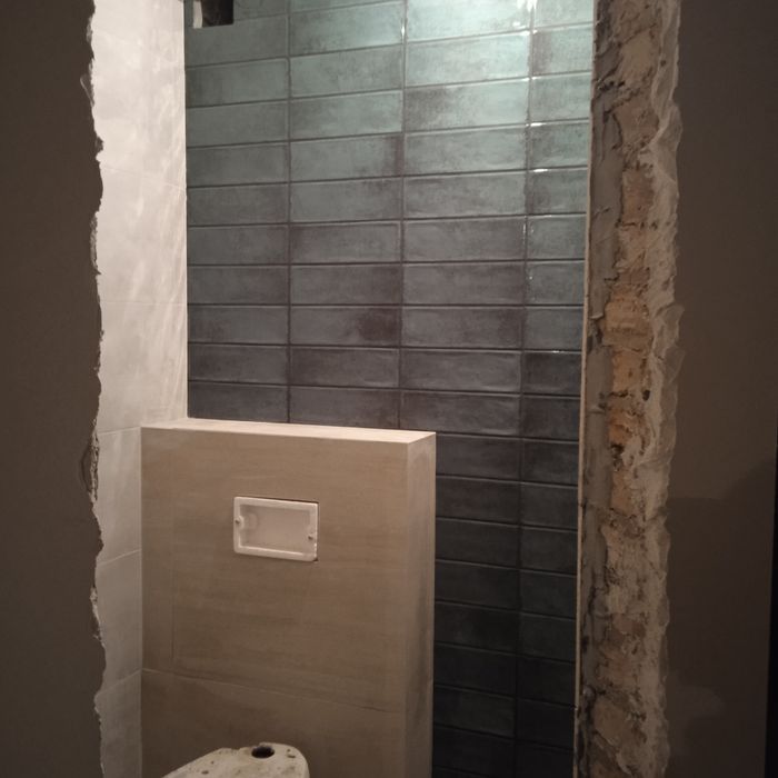 Послуги сантехнічні та ремонт квартир. Монтаж плиткі різних форматів