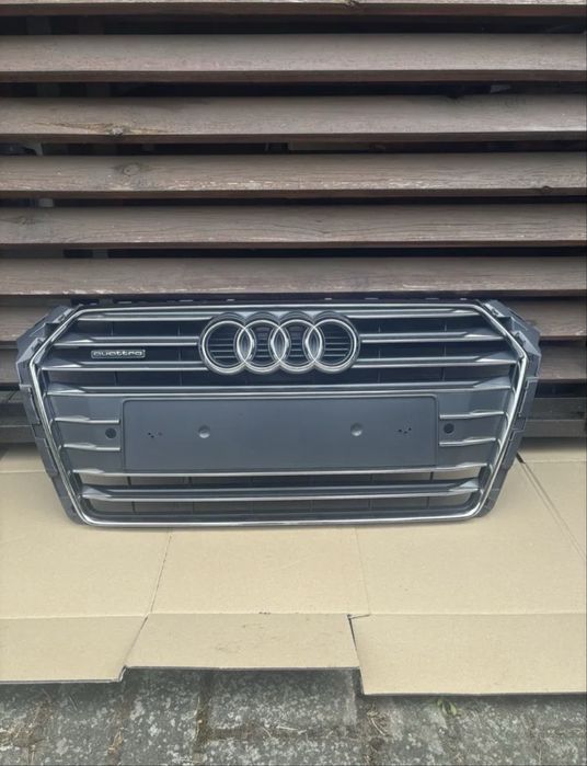 Решітка радіатора Audi A4 B9