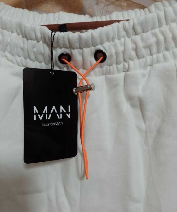 (L) Białe, firmowe spodnie dresowe z Londynu, joggersy/ NOWE