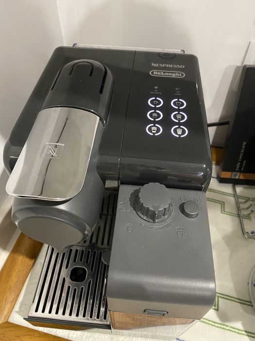 Máquina de Café Cápsulas Nespresso DeLonghi Lattissima Touch