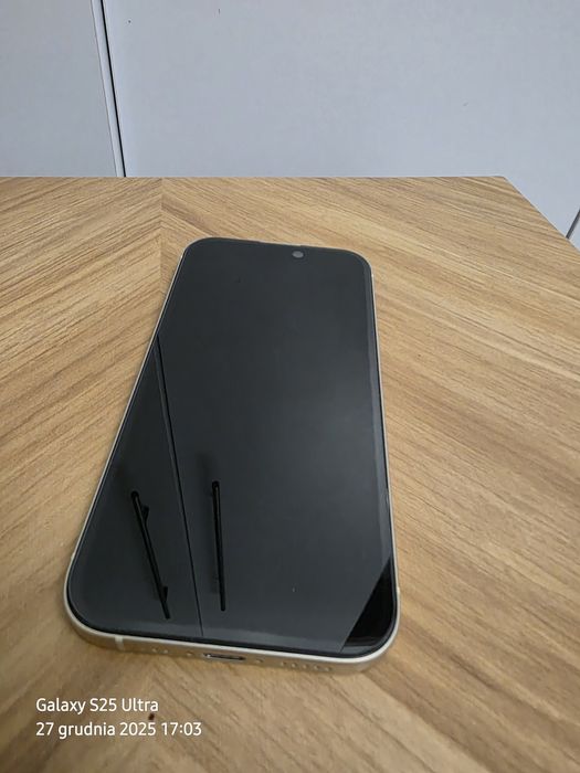 iPhone 15 kolor żółty 256GB