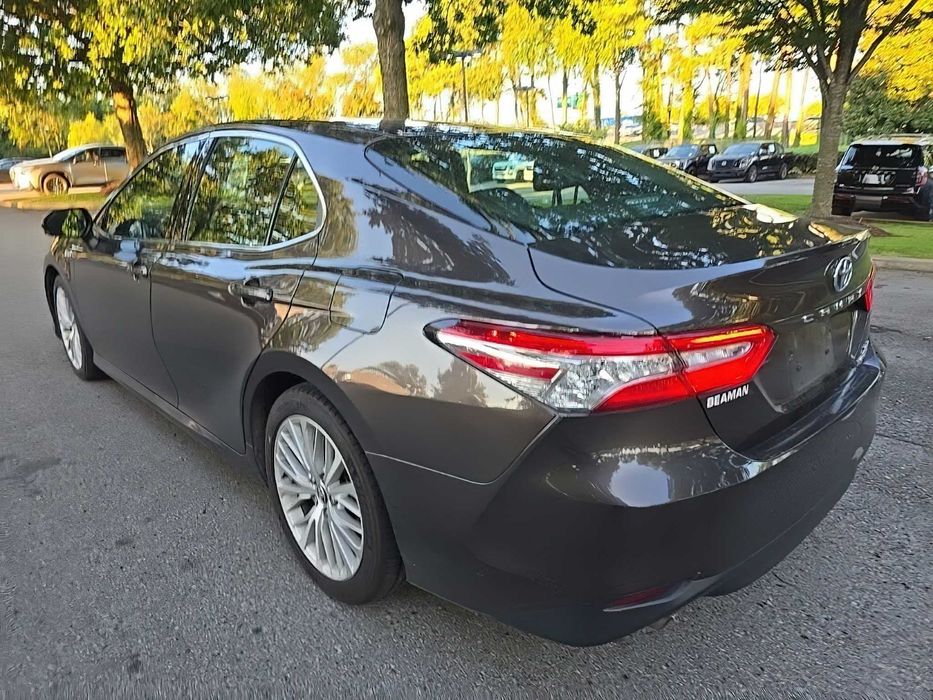 Toyota Camry Hybrid      2019