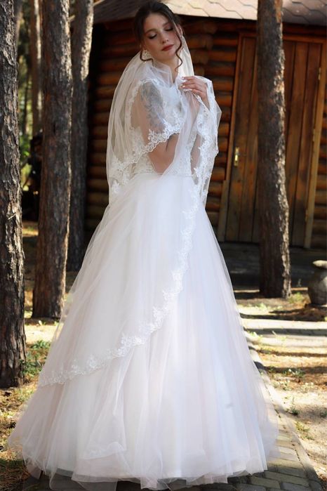 Продам весільню сукню